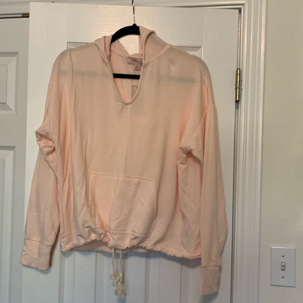 Philosophy top with hood pockets in front